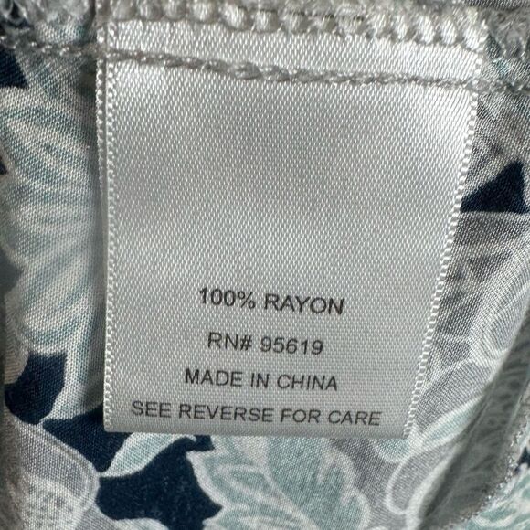 On or off shoulder gray navy and aqua print flutter sleeve top size medium - Picture 5 of 5